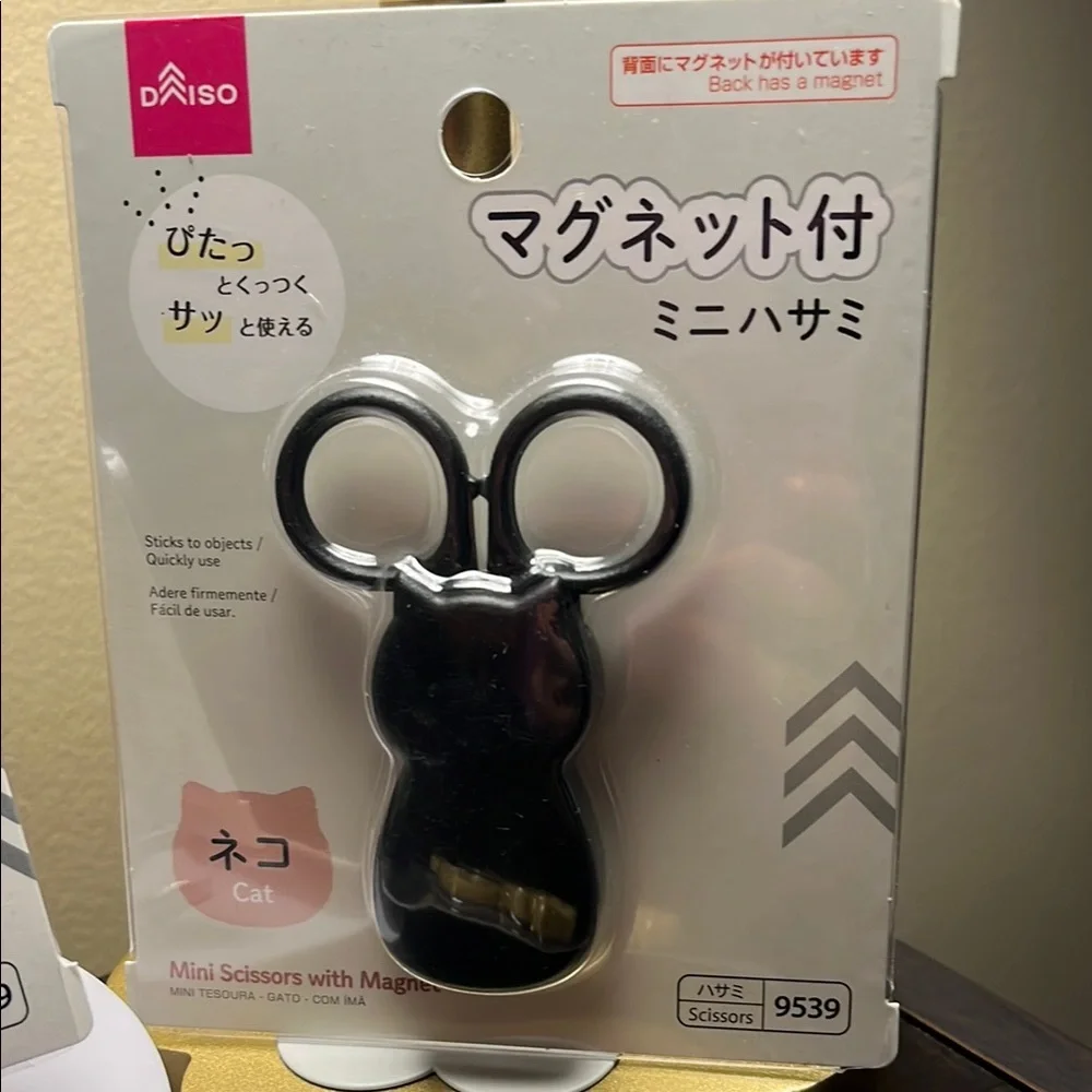Daiso Mini Scissors with Magnet ( pick one )